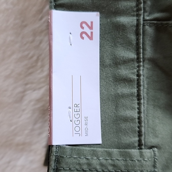 Brand New Lane Bryant Jogger - Picture 2 of 5